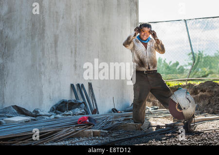 Hispanic construction worker at construction site Banque D'Images