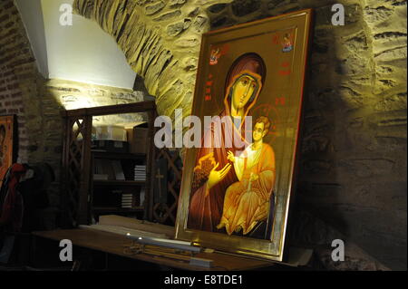 Icônes orthodoxes à la vente dans le monastère Stravonikita, Mont Athos, Grèce. Usage éditorial uniquement. Banque D'Images