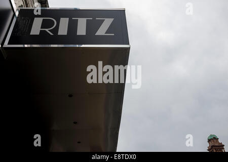 L'extérieur de l'Hôtel Ritz à Manchester le Whitworth Street. Format paysage Banque D'Images