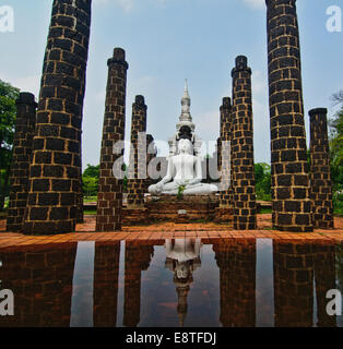 La grande salle des fêtes de Wat Mahathat, Sukhothai Historical Park Banque D'Images