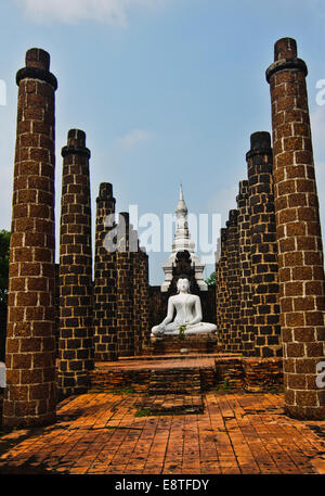 La grande salle des fêtes de Wat Mahathat, Sukhothai Historical Park Banque D'Images