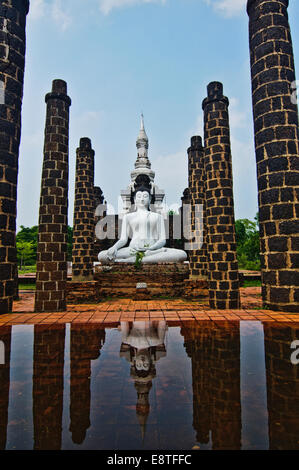 La grande salle des fêtes de Wat Mahathat, Sukhothai Historical Park Banque D'Images