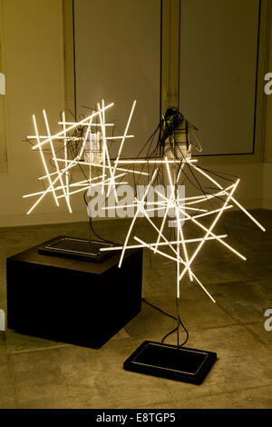 La lumière fantastique exposition ouvre à 12 Hay Hill, Londres. FractalLEDFloor, 2012, par Arik Levy. Banque D'Images
