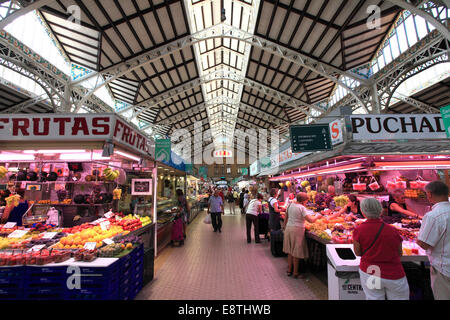 Les étals du marché intérieur, la vente de fruits et légumes, le Mercado Central, le marché central, la ville de Valence, en Espagne, en Europe. Banque D'Images