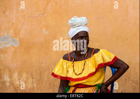 Palenquera, femme en vêtements traditionnels, Cartagena de Indias, Colombie, Amérique du Sud Banque D'Images