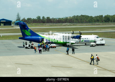 Avion ailes MAS sur le bitume, l'Aéroport de Miri, en Malaisie Banque D'Images