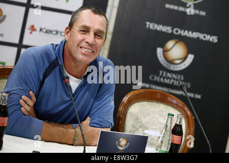 Bratislava, Slovaquie. 14Th Oct, 2014. Ivan Lendl réagit au cours d'une conférence de presse pour son match d'exhibition contre John McEnroe à Bratislava, Slovaquie, 14 octobre, 2014. Ivan Lendl et John McEnroe ont été les deux ex n°1 mondial des joueurs de tennis professionnel dans les années 80. Credit : Andrej Klizan/Xinhua/Alamy Live News Banque D'Images