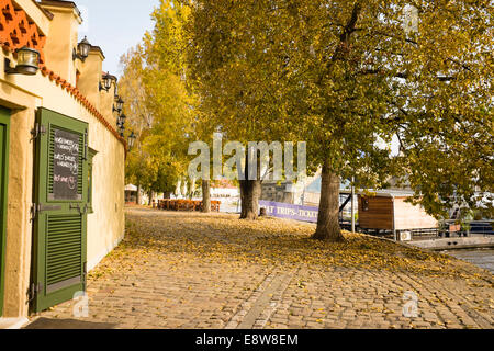 Praha, journée d'automne ensoleillée dans Kampa Banque D'Images