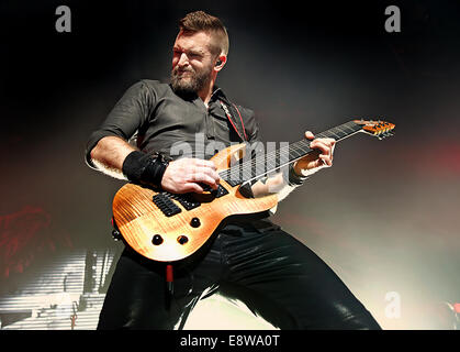 Dans la tentation d'effectuer une vente à montrer à la Manchester O2 Apollo comprend : Stefan Helleblad Où : Manchester, Royaume-Uni Quand : 11 Avr 2014 Banque D'Images