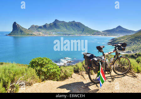 Le cyclotourisme dans le paysage spectaculaire de Hout Bay, péninsule du Cap, Afrique du Sud Banque D'Images