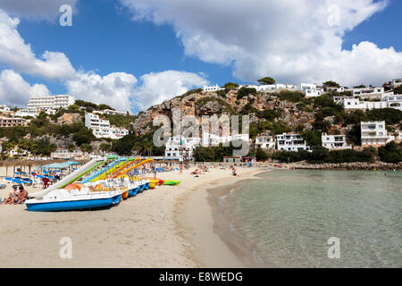 La plage de Cala en Porter, Minorque, Iles Baléares, Espagne Banque D'Images