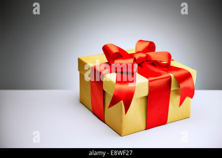 Close up of wrapped gift on counter Banque D'Images