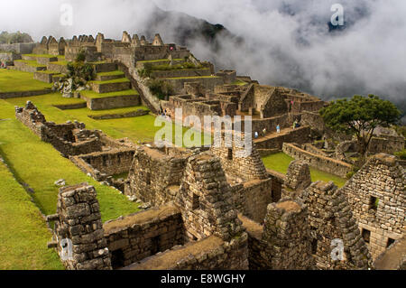 L'intérieur du complexe archéologique de Machu Picchu. Machu Picchu est une ville située dans la cordillère des Andes, au Pérou moderne. Il Banque D'Images