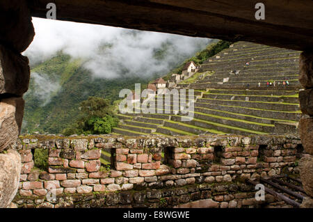 Terrasses à l'intérieur du complexe archéologique de Machu Picchu. Machu Picchu est une ville d'altitude dans les montagnes des Andes dans modern Banque D'Images