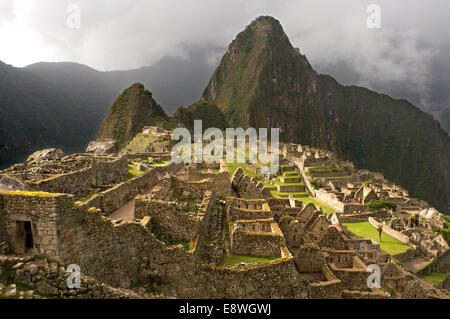 L'intérieur du complexe archéologique de Machu Picchu. Machu Picchu est une ville située dans la cordillère des Andes, au Pérou moderne. Il Banque D'Images