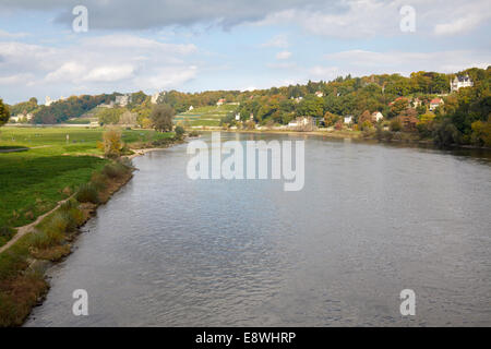 Vue sur l'Elbe depuis le pont Blaues Wunder, Dresde, Saxe, Allemagne Banque D'Images