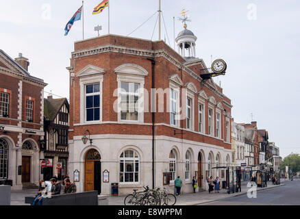 18e siècle l'Ancien hôtel de ville 1753 bâtiment classé Grade II dans High Street, Maidstone, Kent, Angleterre, Royaume-Uni, Grande Bretagne. Banque D'Images