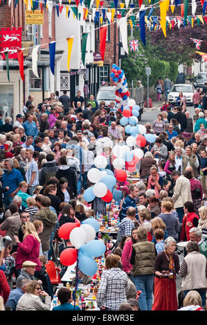 Presteigne, Powys, pays de Galles, Royaume-Uni. Une fête de rue pour célébrer le mariage en 2011 du prince William et Kate Middleton, maintenant duc et duchesse de Cambridge Banque D'Images