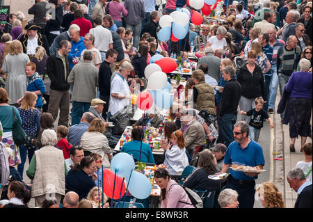 Presteigne, Powys, pays de Galles, Royaume-Uni. Une fête de rue pour célébrer le mariage en 2011 du prince William et Kate Middleton, maintenant duc et duchesse de Cambridge Banque D'Images