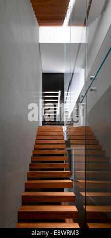 Escalier en bois en détail B House, Israël, Moyen Orient. Banque D'Images