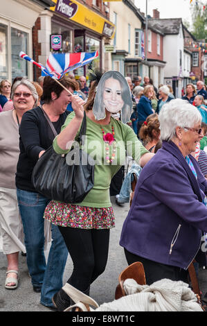 Presteigne, Powys, pays de Galles, Royaume-Uni. Danse lors d'une fête de rue pour célébrer le mariage de 2011 du prince William et Kate Middleton Banque D'Images