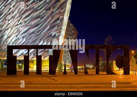 Extérieur de l'édifice abritant un musée Titanic à BelfastAEs patrimoine maritime, de Belfast. L'Irlande du Nord Banque D'Images