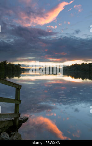 Clumber Park Lake Sunset, Nottinghamshire, Angleterre, octobre 2014. Banque D'Images