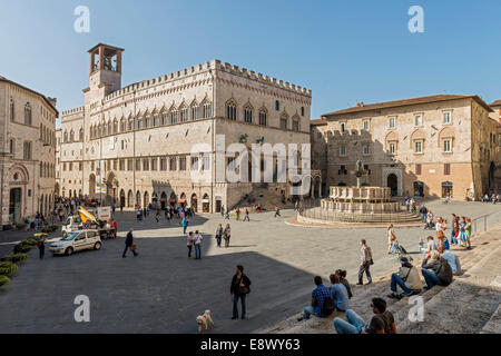 Piazza IV Novembre, avec la Fontana Maggiore, Pérouse, Italie Banque D'Images