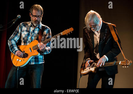 Borgomanero, Italie. 14 octobre, 2014. L'American roots rock band DELTA MOON effectue live au Teatro Rosmini Crédit : Rodolfo Sassano/Alamy Live News Banque D'Images