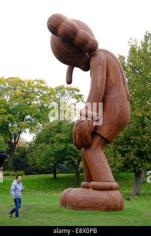 Londres, Royaume-Uni. 15 octobre, 2014. Londres 2014 frise. Petit mensonge , Kaws Crédit : Rachel/Megawhat Alamy Live News Banque D'Images