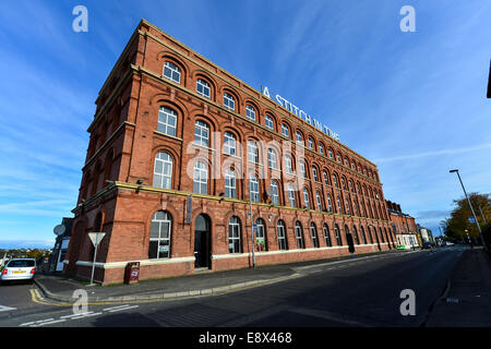 Stock Photo - ancien 19e siècle en brique rouge shirt factory, Derry, Londonderry, en Irlande du Nord. ©George Sweeney /Alamy Banque D'Images