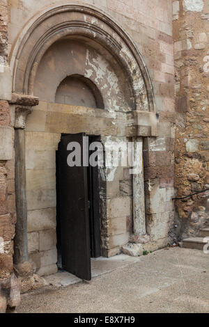 Porte arrière restauré de l'église de l'abbaye de Saint Victor à Marseille, France Banque D'Images