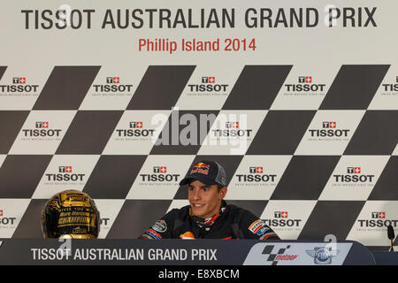 Phillip Island, Australie. Jeudi, 16 octobre, 2014. 2014 champion MotoGP Marc Márquez parle à la presse avant le début du Grand Prix Moto d'Australie. Malgré l'obtention du championnat avec trois tours restantes, Marquez dit qu'il est impatient de relever le défi lancé par le courant rapide du circuit de Phillip Island. Credit : Russell Hunter/Alamy Live News Banque D'Images