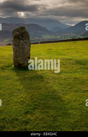 Une pierre au cercle de pierres de Castlerigg, près de Keswick, Lake District, Cumbria Banque D'Images