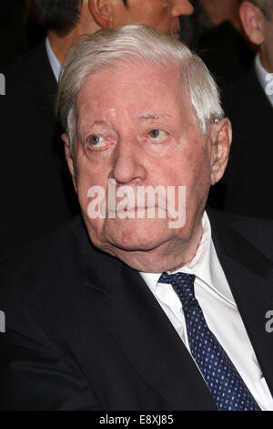 Hambourg, Allemagne. 15 Oct, 2014. L'ancien chancelier Helmut Schmidt (SPD) au cours d'une cérémonie à l'hôtel de ville de Hambourg, Allemagne, 15 octobre 2014. Schmidt a reçu un doctorat honorifique de l'Université d'Athènes./photo : dpa Crédit alliance/Alamy Live News Banque D'Images