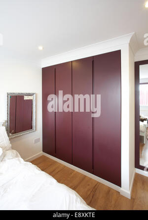 Une armoire fermée dans une chambre dans une maison au Royaume-Uni. Banque D'Images