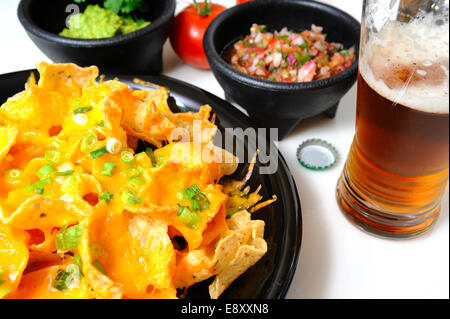 Nachos et bière Banque D'Images