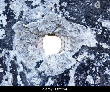 Trou dans le béton Banque D'Images