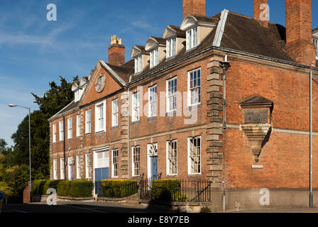 Royaume-uni, Angleterre, Warwickshire, Warwick, Northgate House Conference Centre avec vue cadran solaire sur mur est Banque D'Images