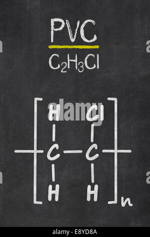 Tableau noir avec la formule chimique du PVC Banque D'Images