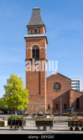 Église Saint Pierre à partir de la salle de découpe, carrés, 4Rs Salford-manchester Manchester, Angleterre, Royaume-Uni. Maintenant un centre de répétition pour l'orchestre Hallé. Banque D'Images