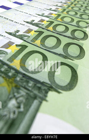 100-Euro bills in a row Banque D'Images