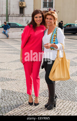 Anabela Teixeira et Ana Brito e Cunha arrivant à l'Michal Szulc Printemps/Été 2015 défilé à Lisbonne, Portugal - Oct 11, 2014 - Photo : Manhattan piste/Céline Gaille Banque D'Images