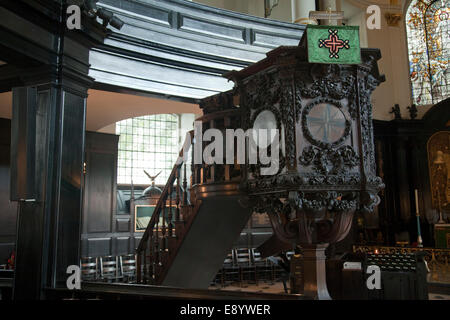 St Clement Danes Church Pulpit, sur le Strand à Londres UK Banque D'Images