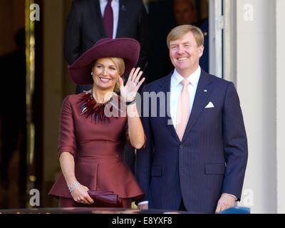 La Haye, aux Pays-Bas. 15 Oct, 2014. Roi néerlandais Willem-Alexander et Maxima la reine au palais Noordeinde à La Haye au cours de la visite du couple royal espagnol en Pays-Bas, 15 octobre 2014. © AFP PHOTO alliance/Alamy Live News Banque D'Images