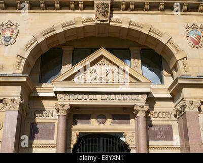 Entrée de produire du maïs et de l'échange à Manchester UK Banque D'Images