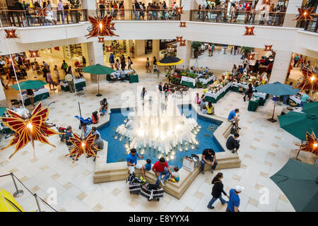 Miami Florida,Aventura Mall,atrium,shopping shopper shoppers magasins marché marché achats vente, magasin de détail magasins affaires Banque D'Images