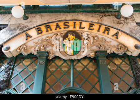 Portugal Lisbonne Baixa Chiado Rua Garrett déco Art Nouveau bar restaurant brasserie 1920 Cafe Brasileira vieille enseigne Banque D'Images