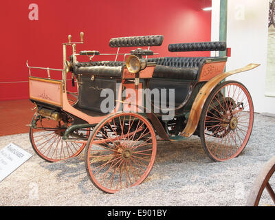 1893 Peugeot Phaetonnet type 8, une automobile historique dotée d'un moteur 2 cylindres et de 3 chevaux, mettant en vedette le design automobile précoce. Banque D'Images