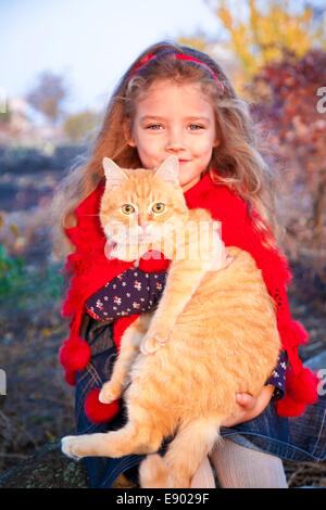 Petite fille et chat Banque D'Images